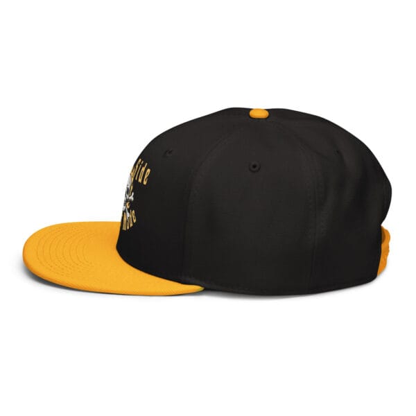 snapback gold black black left side 693ca41887f43